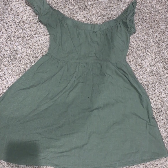 Cute mini green dress with button ups - Picture 5 of 5